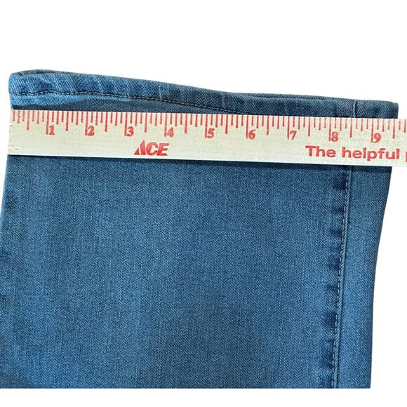 Curve Appeal 14/32 High Rise Straight Comfort Waist Jeans Light Wash Denim - Picture 7 of 11
